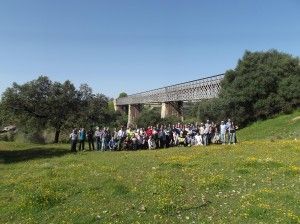 Foto de grupo en el puente de Mirabueno.