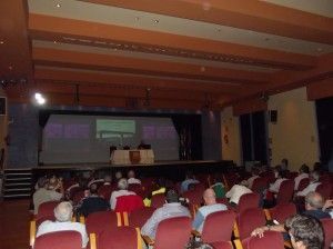 Conferencia durante la tarde.