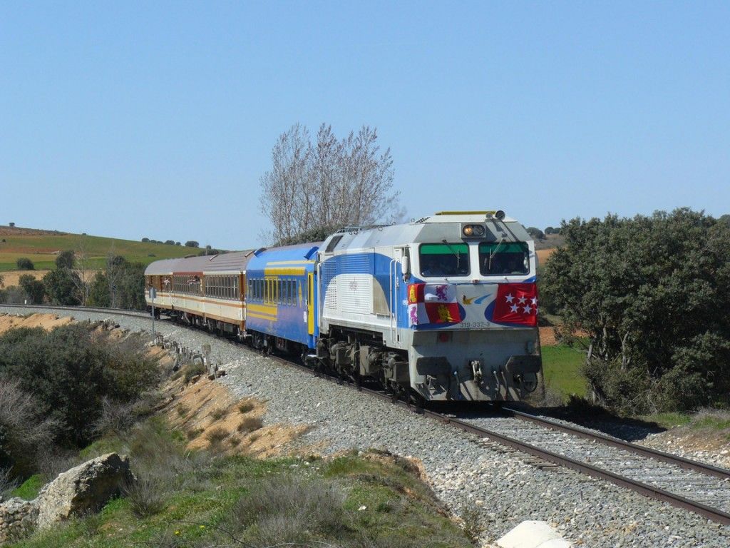 Tren de los 80 llegando a Soria. Foto: AAFMadrid.com