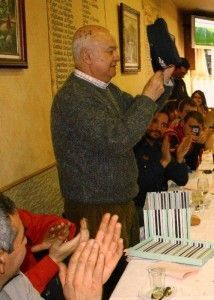 D. Javier Aranguren en el momento de ser nombrado socio de honor en el Círculo Madrileño Ferroviario. Foto: CiMaF.